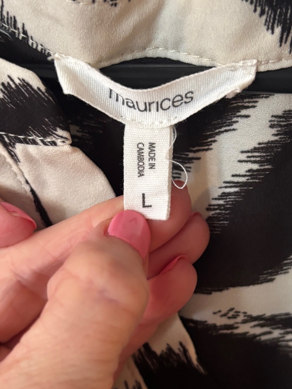 Maurices Black & White Leaf-Print Sleeveless Blouse - Picture 3 of 4